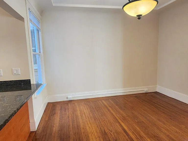 558 21st Ave — Photo 4