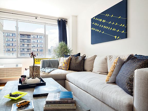 3rd image of 95 W 95th St APT 8H