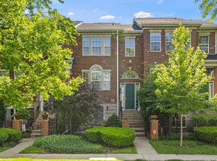 850 Shandrew Dr, Naperville, IL 60540