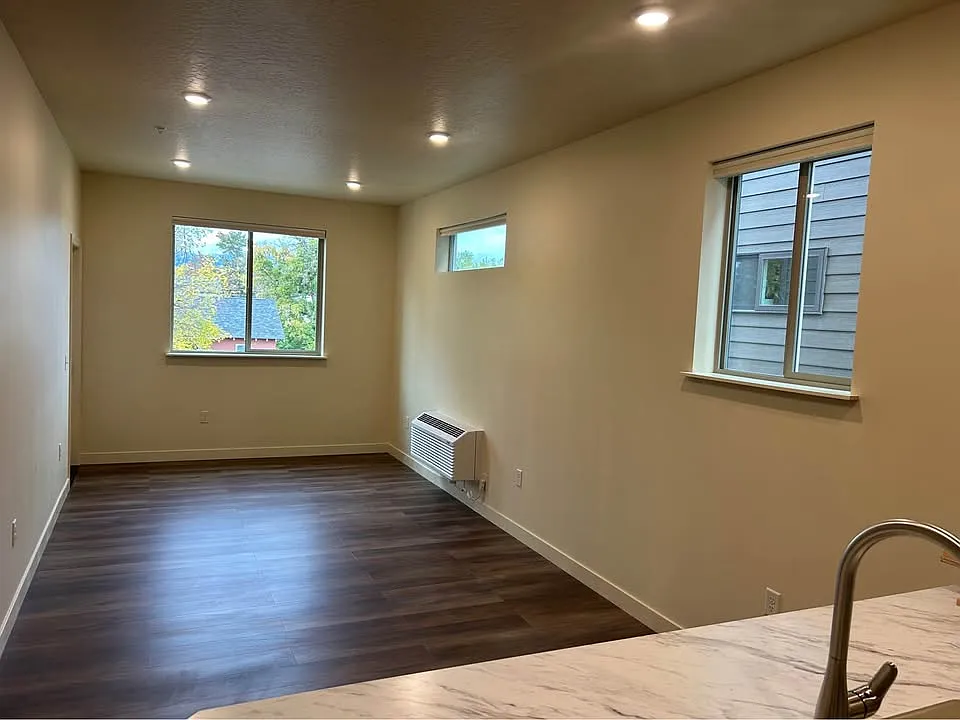 2 bed, 850 sqft, $1,795 — Photo 4