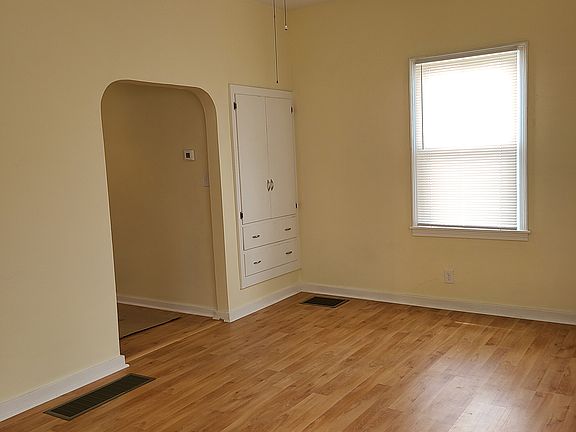 4th image of 669 Montrose St