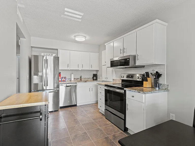 311 W Earle St #34B — Photo 27