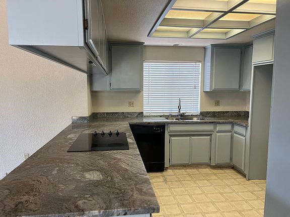 3rd image of 1405 Emigrant Way