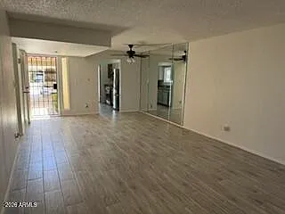 5314 S Palm Dr — Photo 2