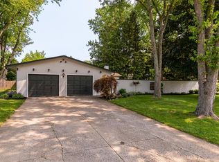 2520 Darwin Dr, Columbus, OH 43235