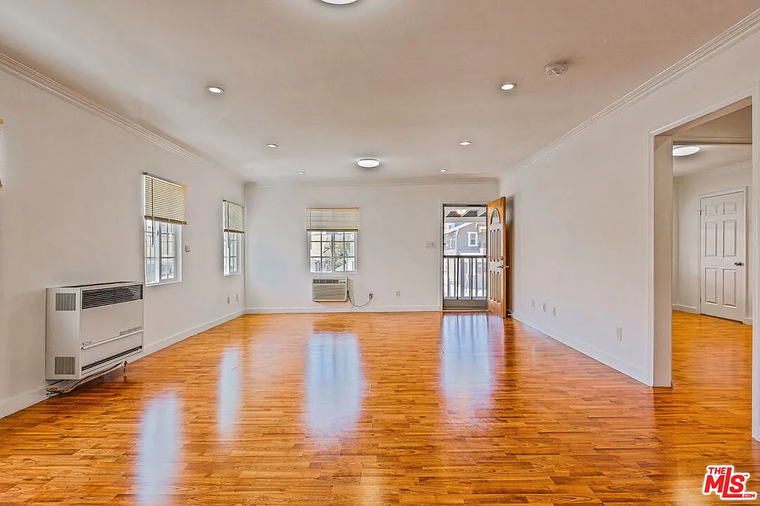 Building Photo - 110 S Alexandria Ave