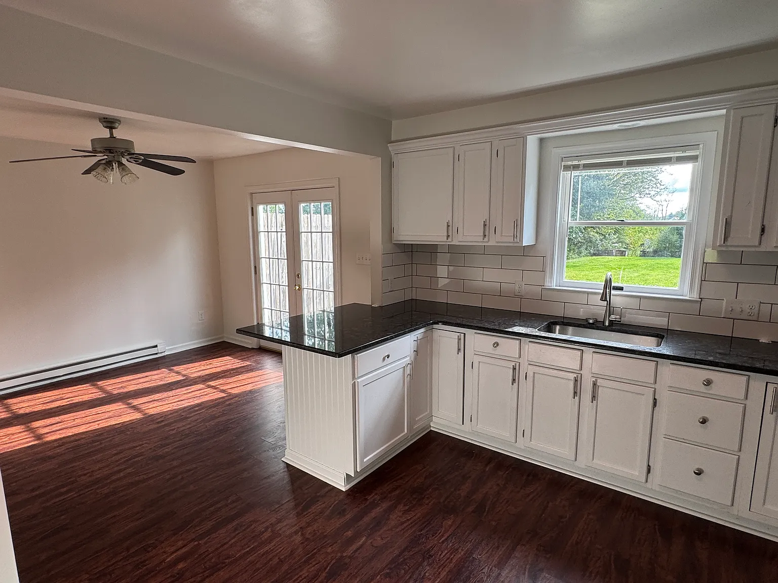3 bed, 1.5 bath, 2070 sqft, $1,895 — Photo 4