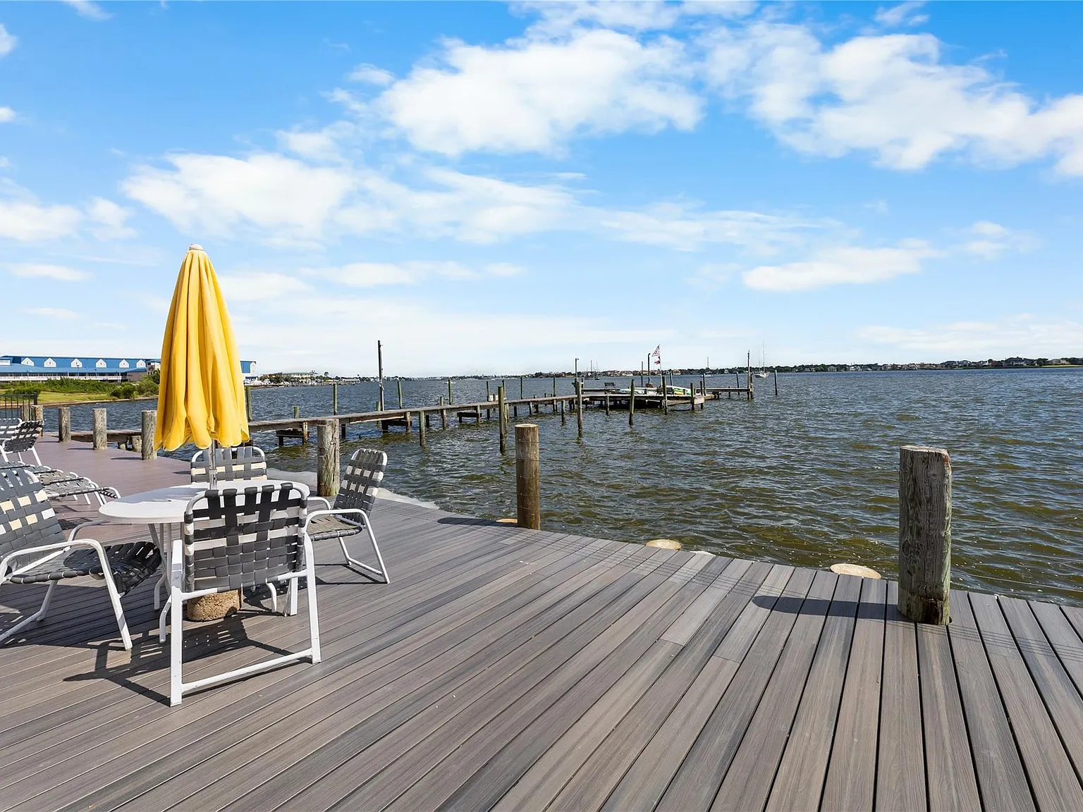 1 bed, 1.0 bath, 725 sqft, $1,025 — Photo 1