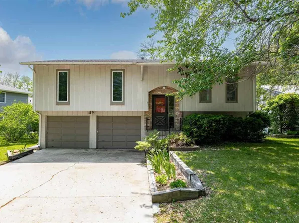 1 Warwick Cir, Iowa City, IA 52240