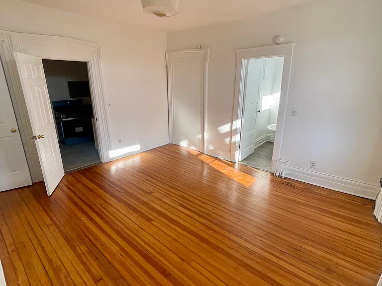 707-709 Warren St #2 — Photo 8