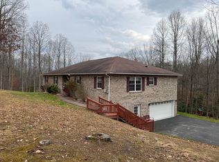 220 Hunters Ridge Rd, Fayetteville, WV 25840