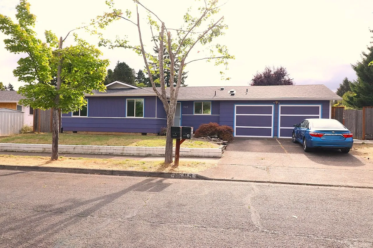 3 bed, 1000 sqft, $1,895 — Photo 1