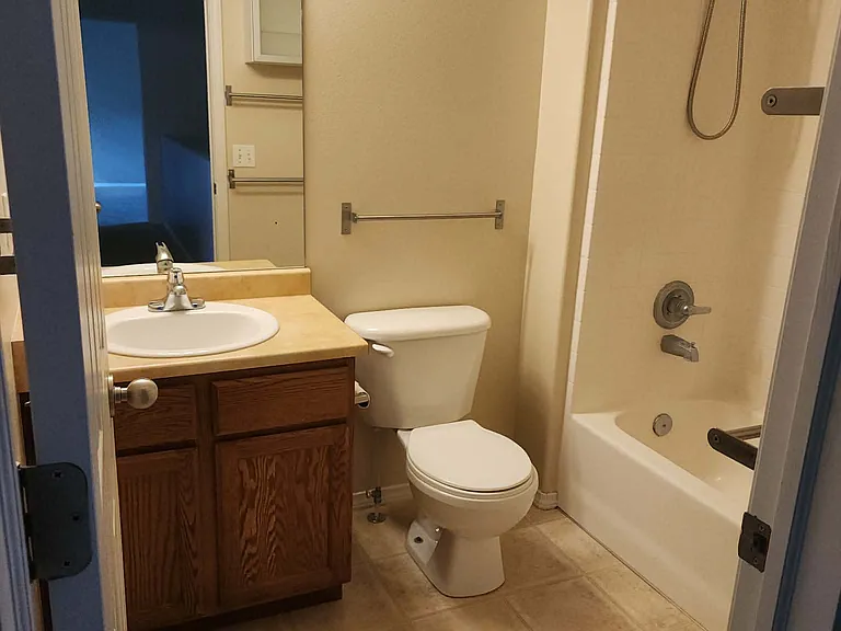 209 E Interlochen Ln — Photo 17