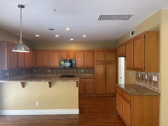 4th image of 16392 Brancusi Ln