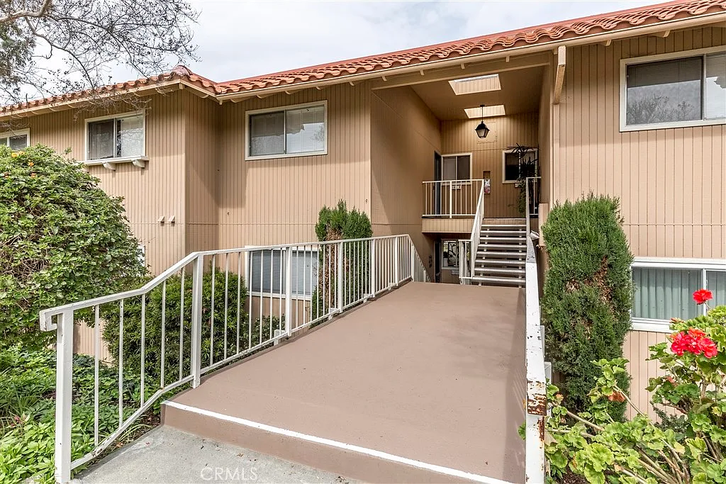 2 bed, 1057 sqft, $2,900 — Photo 3