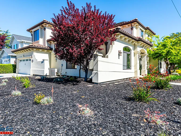 178 Martens Ave — Photo 2