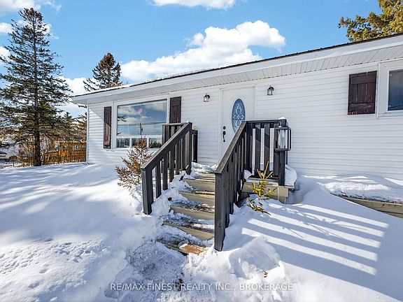 2nd image of 3369 Perth Rd