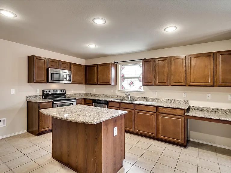 7000 Derbyshire Dr — Photo 7