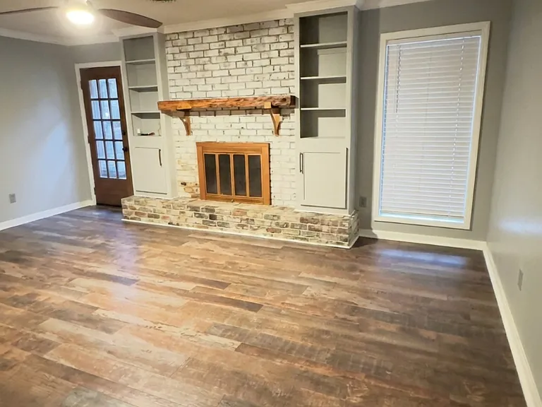 2009 Lake Trace Dr — Photo 2