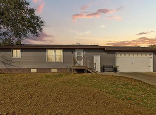 304 Francis St, Faribault, MN 55021