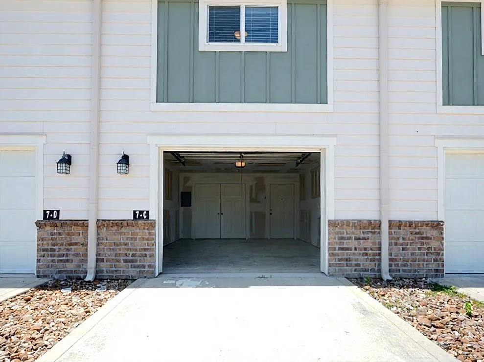 Building Photo - 21155 Gosling Rd #7D