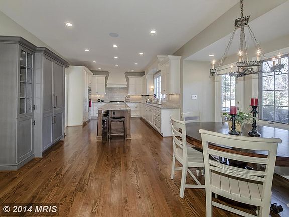 4th image of 9804 Carmelita Dr