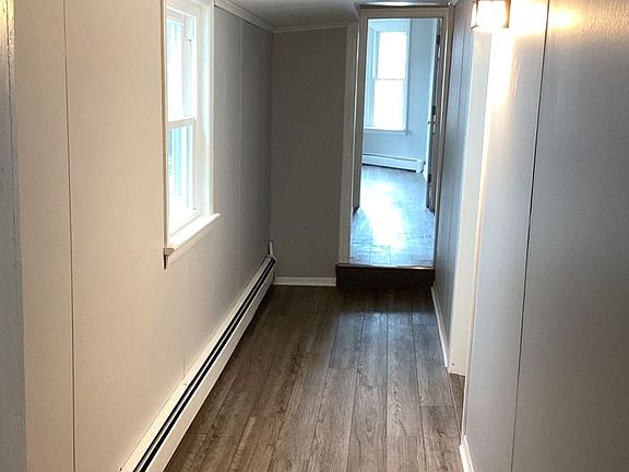 4th image of 238 E King St