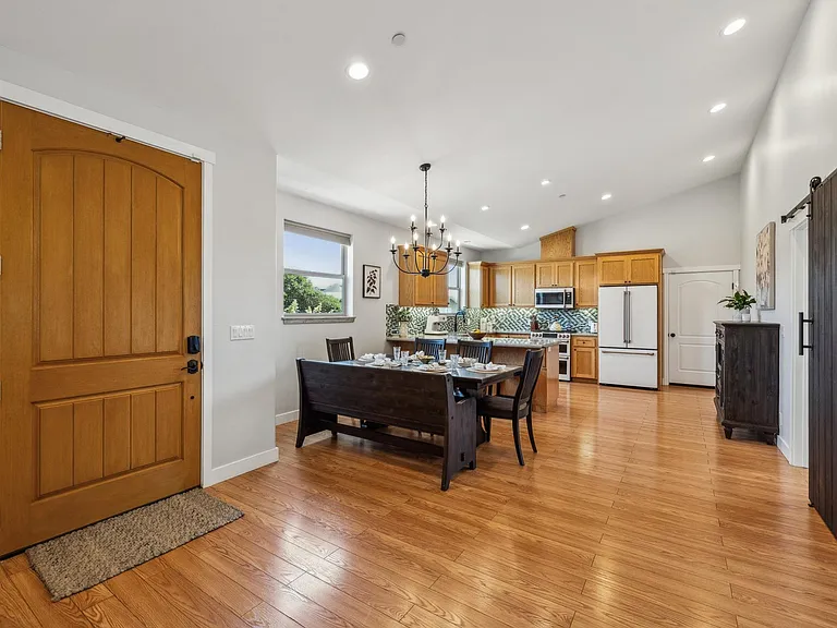 456 Grand Blvd — Photo 3