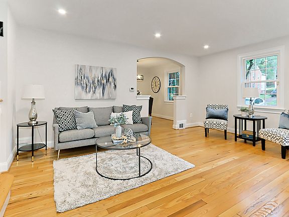 4th image of 3001 Marshall St