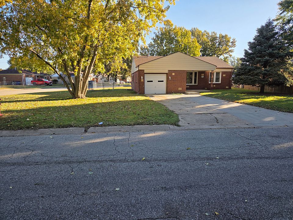 1st image of 330 W Fager Dr