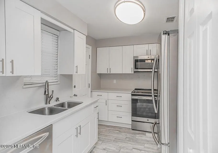 3 bed, 2.0 bath, 1180 sqft, $1,400 — Photo 4
