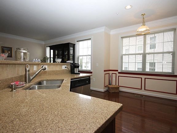 4th image of 13706 Venturi Ln #254