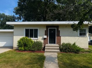 833 7th Ave NW, New Brighton, MN 55112