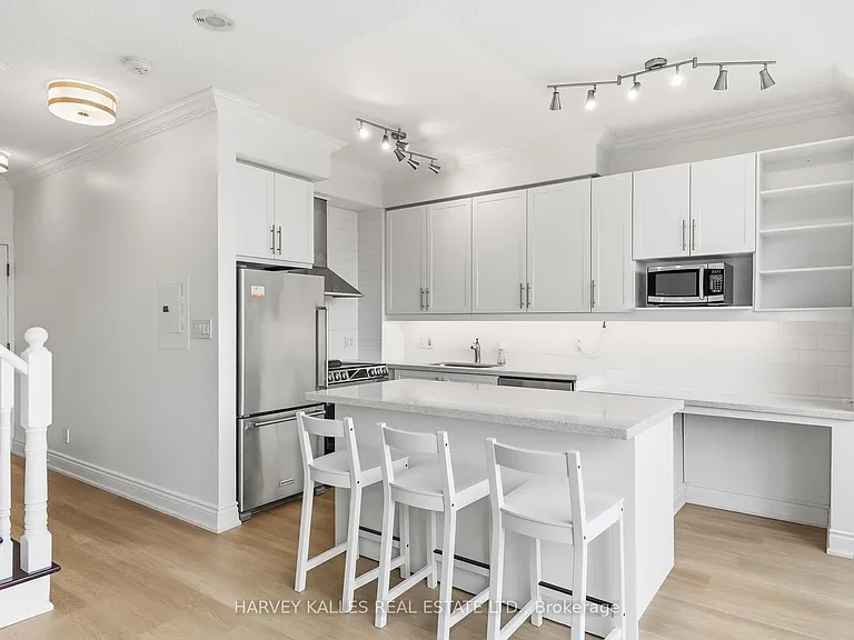 308 Palmerston Ave #Penthouse 14 — Photo 9
