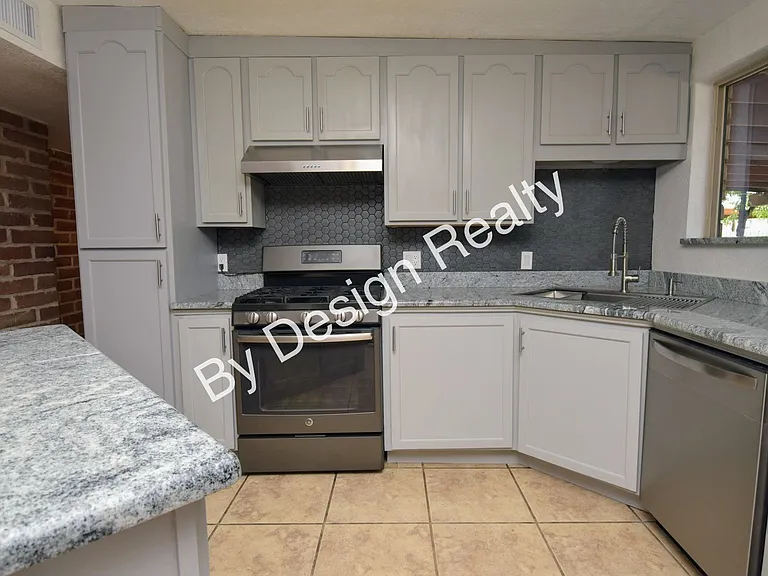361 E Calle Arizona — Photo 17