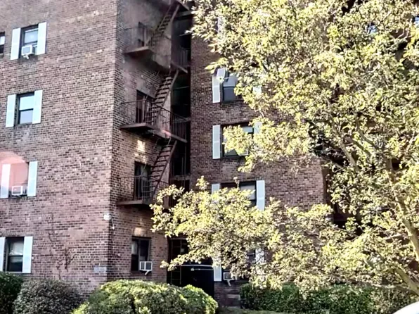 2607 Avenue O image 1 of 7