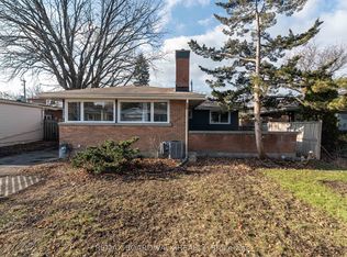 948 Parkhurst Blvd #B, Ottawa, ON K2A3M9
