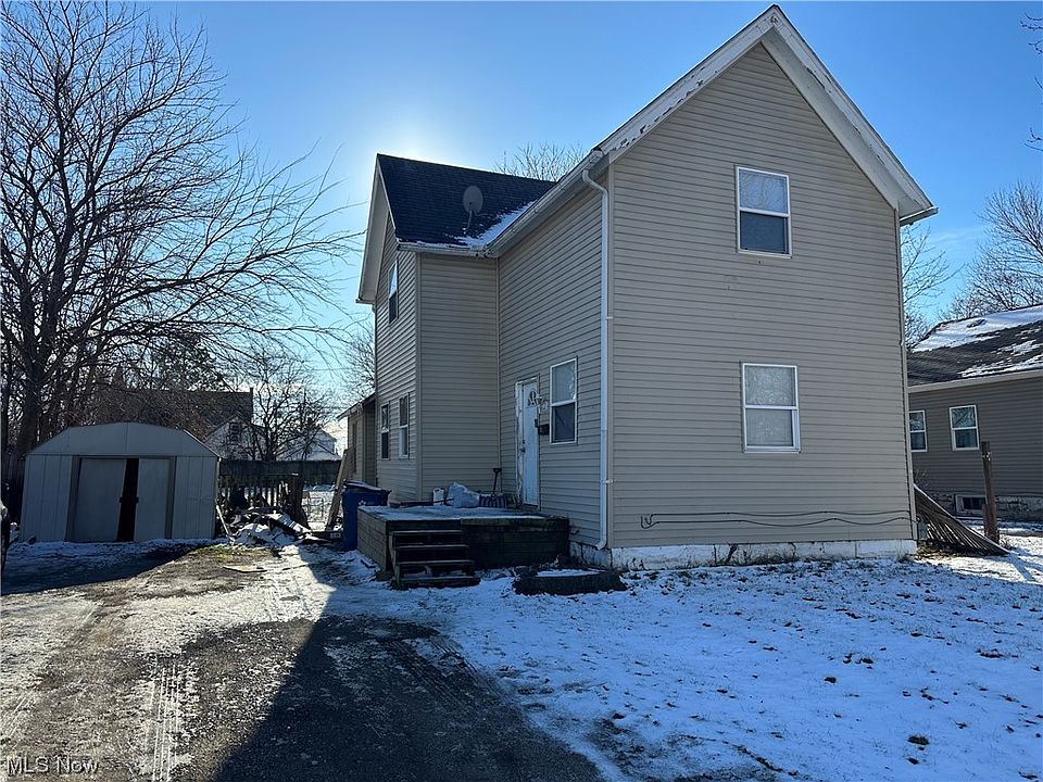 1st image of 311 W 14th St