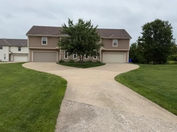 5133 Woodland Dr, Shawnee, KS 66218