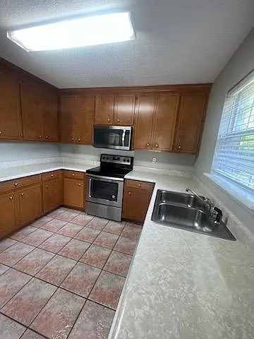 3033 Stonewater Dr — Photo 21