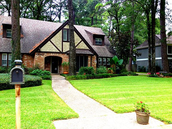 2nd image of 15327 Parkville Dr
