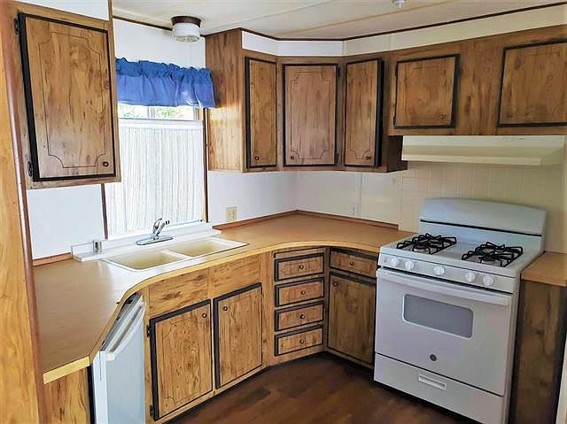 1st image of 35 Lake Vista Cir