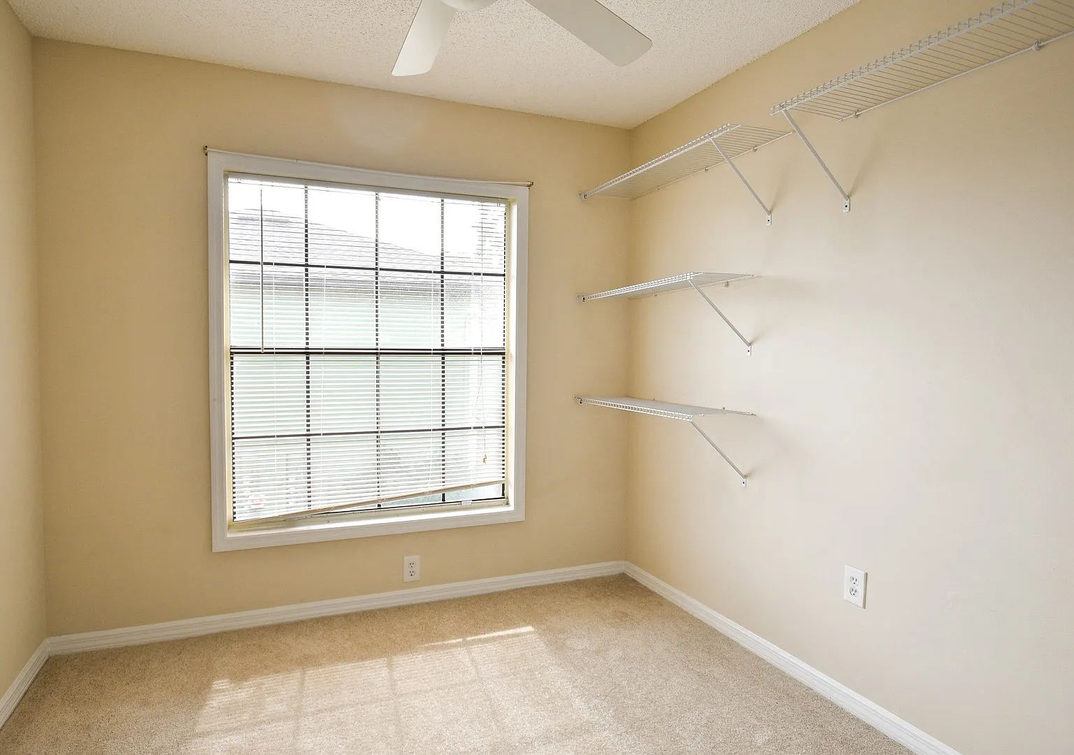 Amazing 3 Bed 2.5 Bath Unit For Rent in Winter Park, FL! — Photo 4