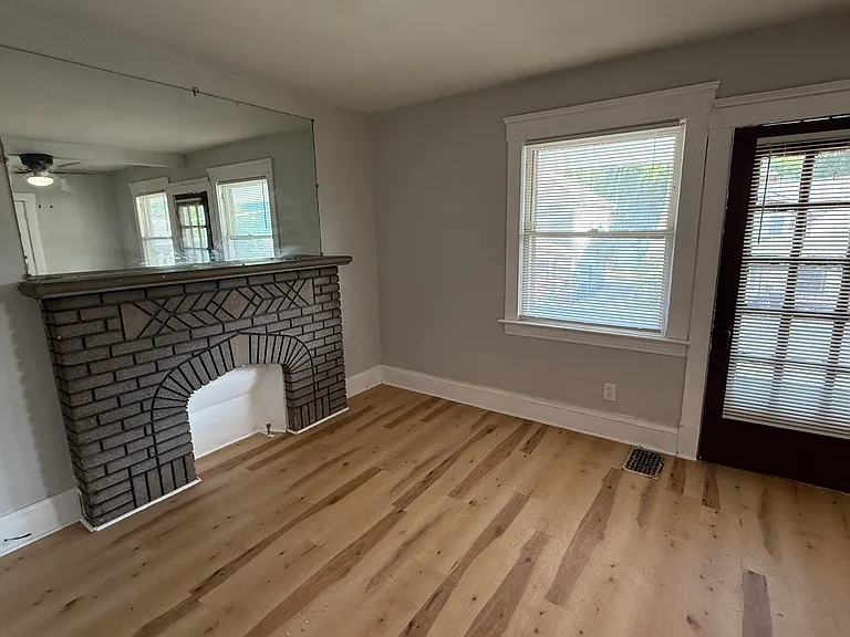 3917 Clybourne Ave — Photo 3