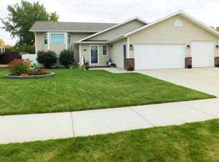 1737 Evergreen Ave SW, Minot, ND 58701