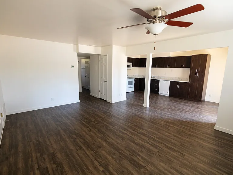 Villa Monterey Apartments — Photo 29