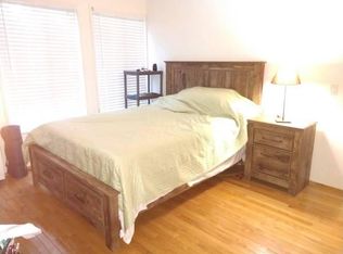 10 S Lakewood Gardens Ln, Madison, WI 53704