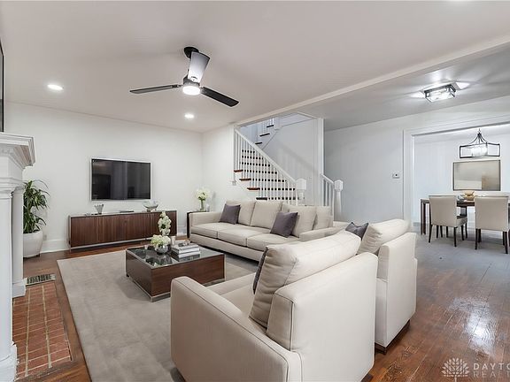 5th image of 46 Elmwood Ave E