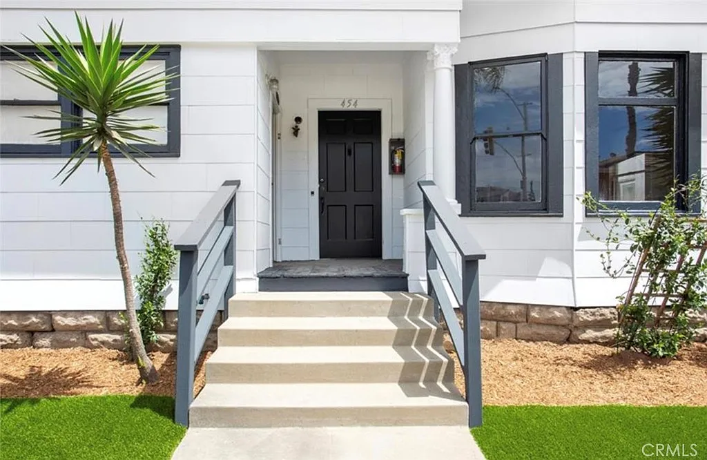 2 bed, 1.5 bath, 950 sqft, $2,550 — Photo 2