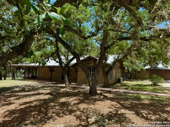 835 ALEX AULD DRIVE, Leakey, TX 78873
